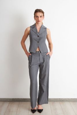 Imagen 2 del producto Gilet Gris Rayas Diplomáticas Nicopoly