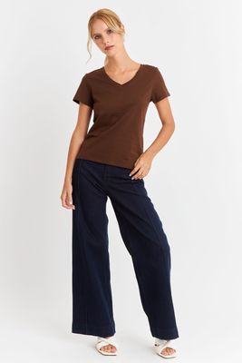 Imagen 2 del producto Polera Escote en V Básica Café Nicopoly