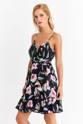Vestido Corto Floral con Vuelos Cruzados Rosado Nicopoly