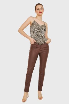 Imagen 2 del producto Top Básico Leopardo Tipo Satín Café Nicopoly