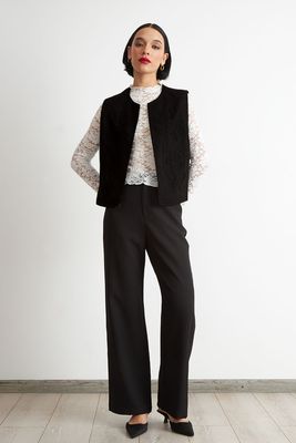 Imagen 2 del producto Vest Tipo Gamuza Bordado Negro Nicopoly