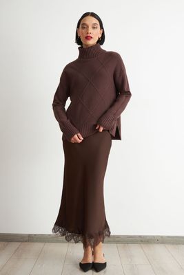 Imagen 2 del producto Sweater Cuello Alto Rombos Café Nicopoly