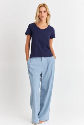 Imagen 2 del producto Polera Escote en V Básica Azul Marino Nicopoly