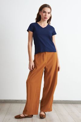 Imagen 2 del producto Polera Escote en V Básica Azul Marino Nicopoly