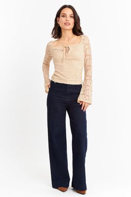 Imagen 2 del producto Polera Encaje Escote Nudo Beige Nicopoly