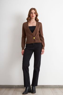 Imagen 2 del producto Cárdigan Cruzado con Botón Dorado Café Nicopoly