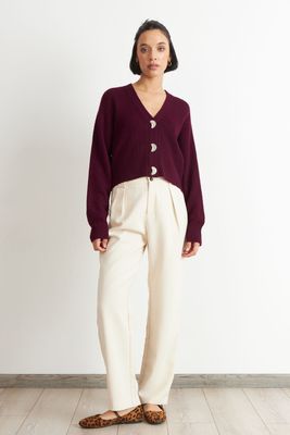 Imagen 2 del producto Cárdigan Cuello V con 3 Botones Burdeo Nicopoly