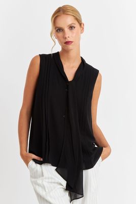Blusa Cuello Tipo Corbata Negro Nicopoly