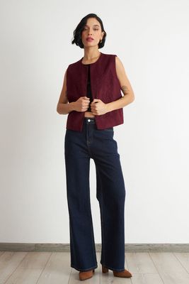 Imagen 2 del producto Vest Tipo Gamuza Bordado Burdeo Nicopoly