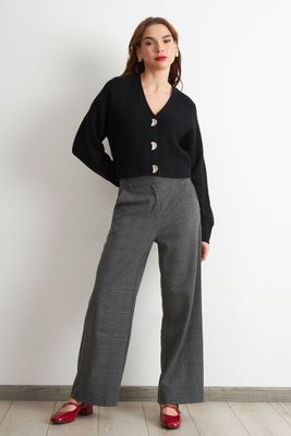 Imagen 2 del producto Cárdigan Cuello V con 3 Botones Negro Nicopoly