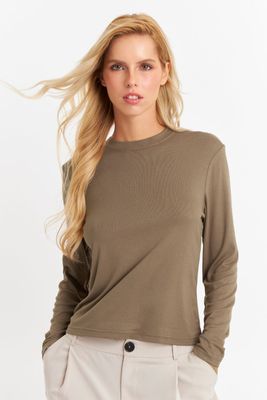 Polera Cuello Redondo Café Nicopoly