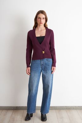 Imagen 2 del producto Cárdigan Cruzado con Botón Dorado Morado Nicopoly