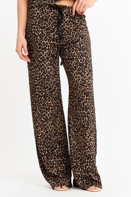 Pantalón Tipo Crepé Animal Print Café Nicopoly