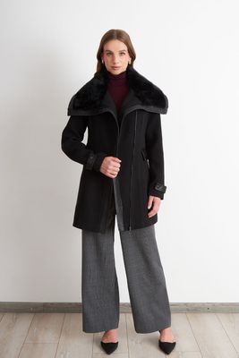 Imagen 2 del producto Abrigo Cuello Pelo Sintético Negro Nicopoly