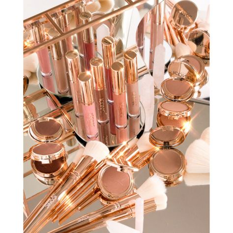 ICONIC LONDON Lip Plumping Gloss Nearly Nude-4