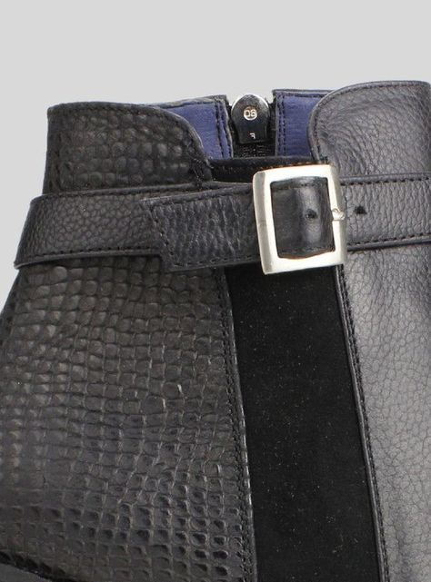 Botín Exs Broche Reptil Cuero Negro-3