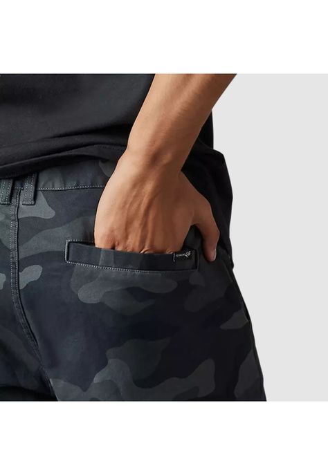 Short Lifestyle Essex 2.0 Negro Camo Fox-1