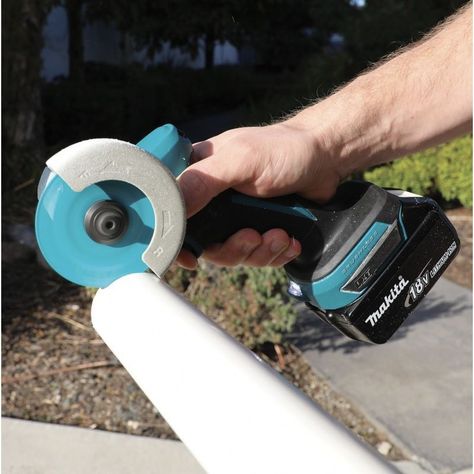 Cortador Compacto Inalámbrico 76 mm 18V Makita DMC300RFJ-2