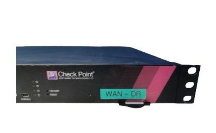 Dispositivo de firewall Check Point 5400 PL-10 REACONDICIONADO GRADO A-2