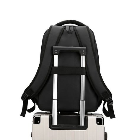 Mochila Multifuncional 36 Litros: Impermeable, Compartimento para Laptop y Puerto USB-3
