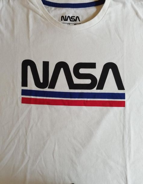 Polera Nasa, talla M, diseño Letras y franjas-2
