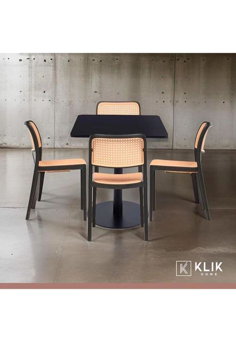 Mesa restaurant 70x70 Tubo Metal cubierta MDF + 4 Sillas Hoffman Enrejada - Negra-1