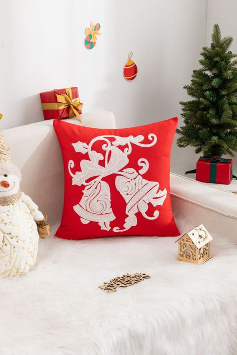 Cojín navideño con diseño bordado - D16-0