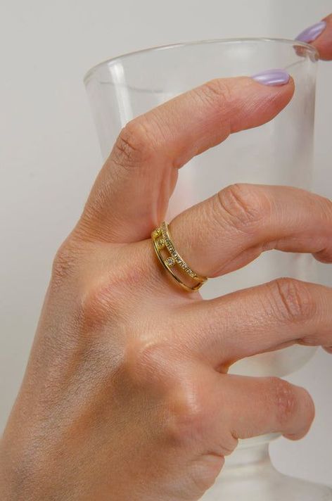ANILLO IRREGULAR CIRCONES BAÑO EN ORO-1