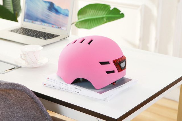Casco bicicleta seguridad luz led rosado-2
