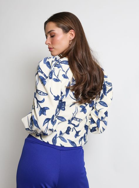 Polera Abril Blanco Flores Azul Natalia Seguel-3