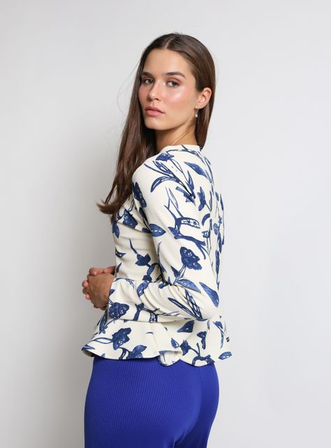Polera Ana Blanco Flores Azul Natalia Seguel-2