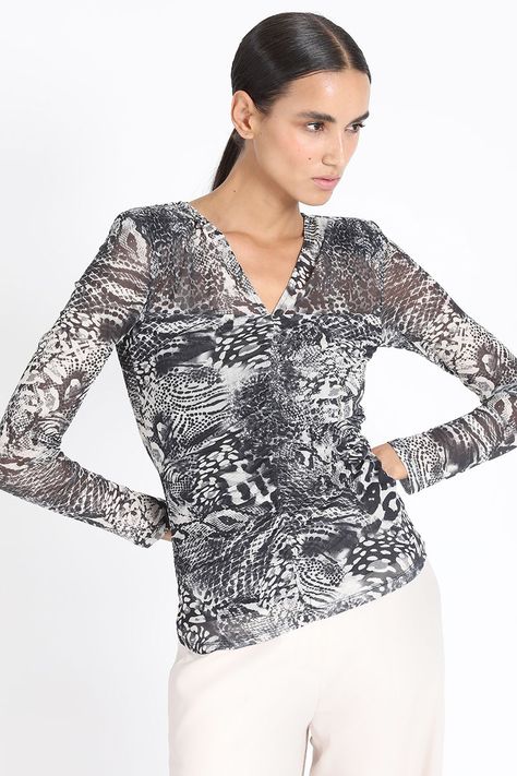 Polera Tull Estampado Animal, Negro Liola-5