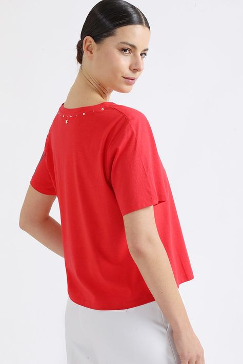 Polera Aplicación Tachas Y Estampado Texto, Rojo Liola-4