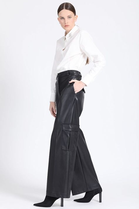 Pantalon Cargo Ancho, Efecto Cuero, Negro Liola-4