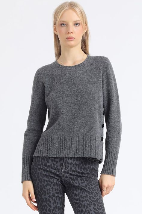 Sweater Recto Tejido Punto, Boton Decorativo, Gris Liola-6