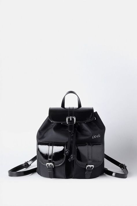 Mochila Tela Aplicación Charol, Negro Liola-0