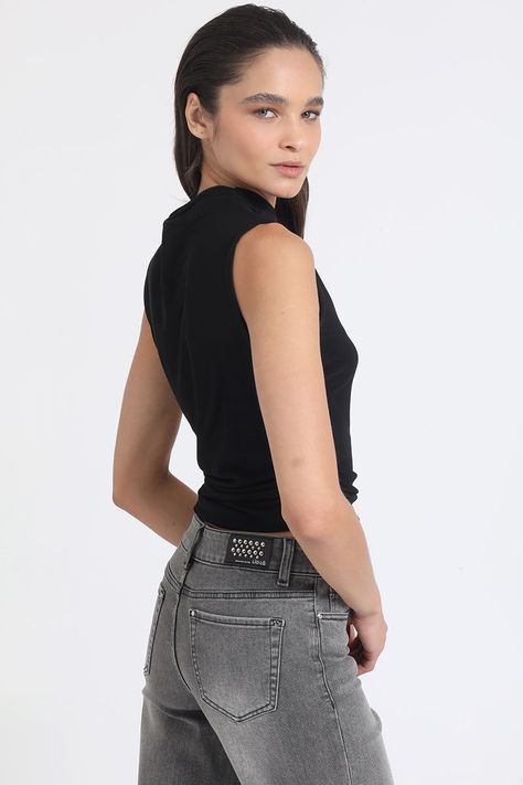 Top Malla Con Recogido En Costados Y Un Hombro, Negro Liola-4