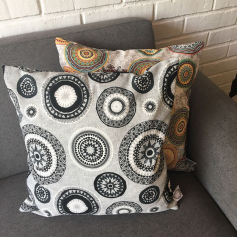 COJIN DECORATIVO DISEÑO MANDALAS BLANCO NEGRO 50x50 RELLENO-1