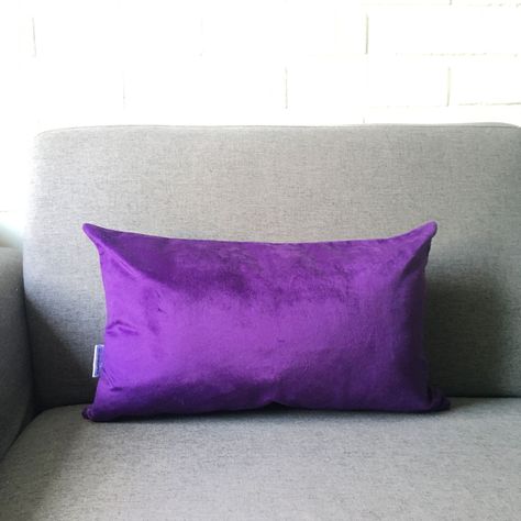 COJIN DECORATIVO DISEÑO SUAVE MORADO 50X30 RELLENO-2
