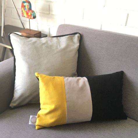 COJIN DECORATIVO DISEÑO NEGRO GRIS Y DORADO 50X30 RELLENO-2