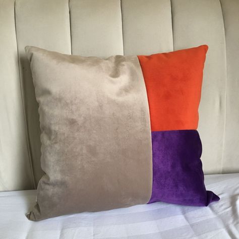 COJIN DECORATIVO DISEÑO BEIGE MORADO Y NARANJO 60X60 RELLENO-1
