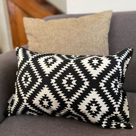 Funda Cojin Decorativo Diseño Rombo Negro 60x40-2