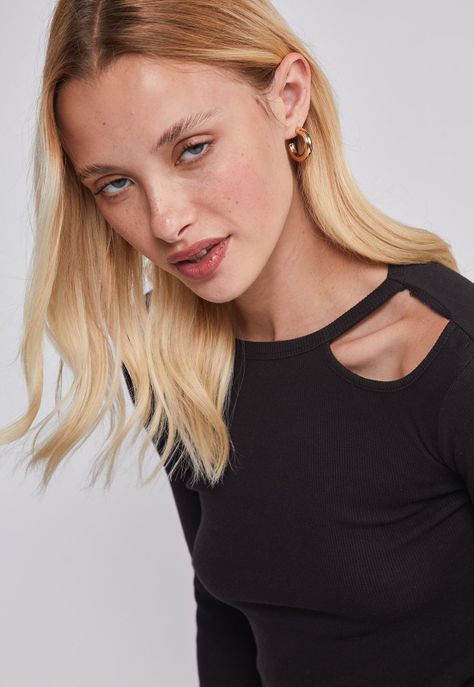 Polera Mujer Cut Out Negro Sioux-1