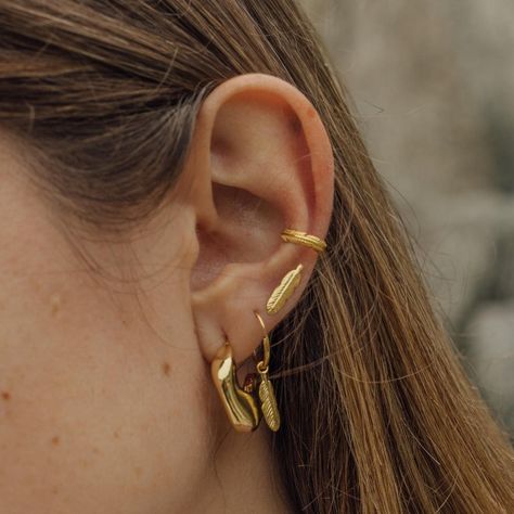 Argollas Bañadas en Oro con Pluma Fina-1