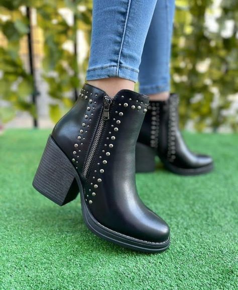 Botin Negro Mujer  con Tachas M358-2