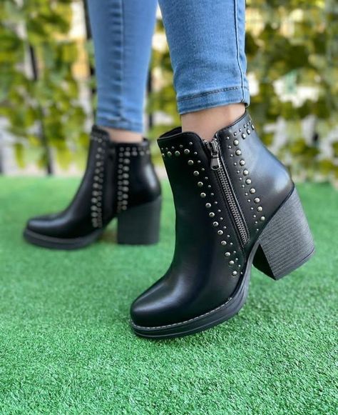 Botin Negro Mujer  con Tachas M358-3