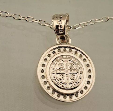 MEDALLA SAN BENITO PLATA 925 Y ORO 14k CON CIRCONES + CADENA LIMADA-4