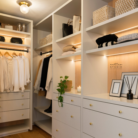Diseño Walk In Closet más de 10 m2  Antico Studio-0
