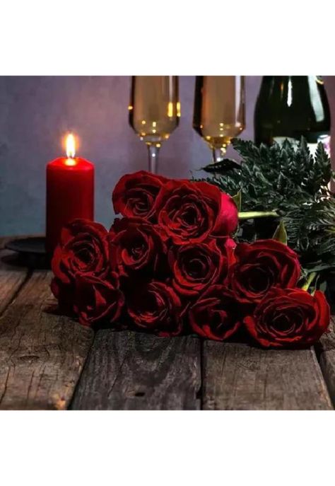 Pack de 12 Rosas Artificiales de Terciopelo en Color Rojo-5