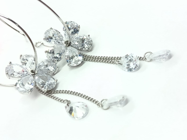 Aros Largos Flor Cristal Zirconia enchapado en Oro blanco Lagrima Brillo-1